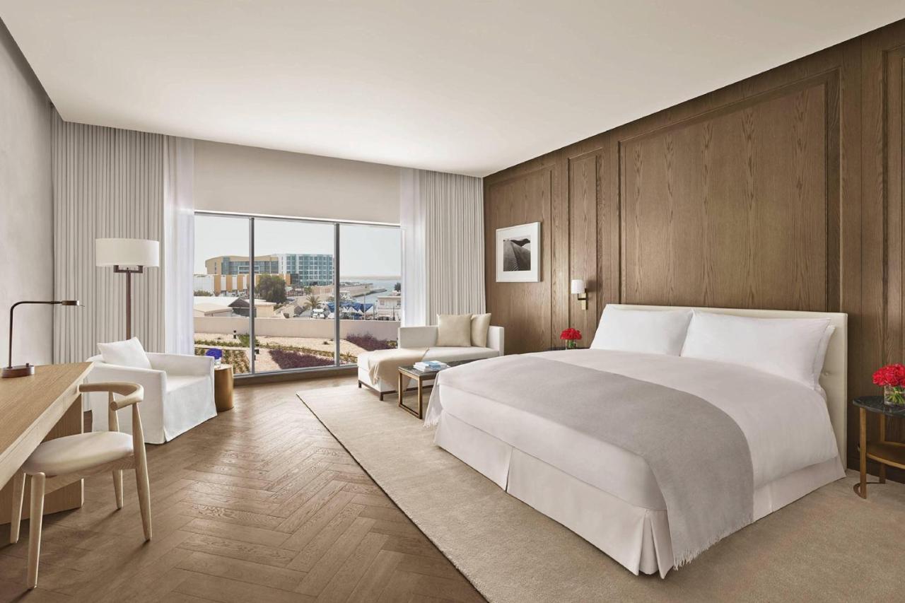 阿布扎比伊迪逊酒店 外观 照片 A guest room at The Edition
