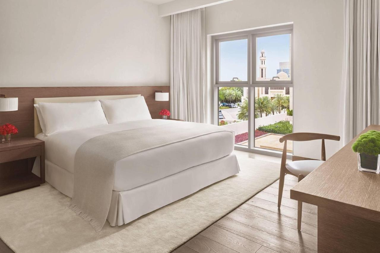 阿布扎比伊迪逊酒店 外观 照片 A bedroom at the hotel