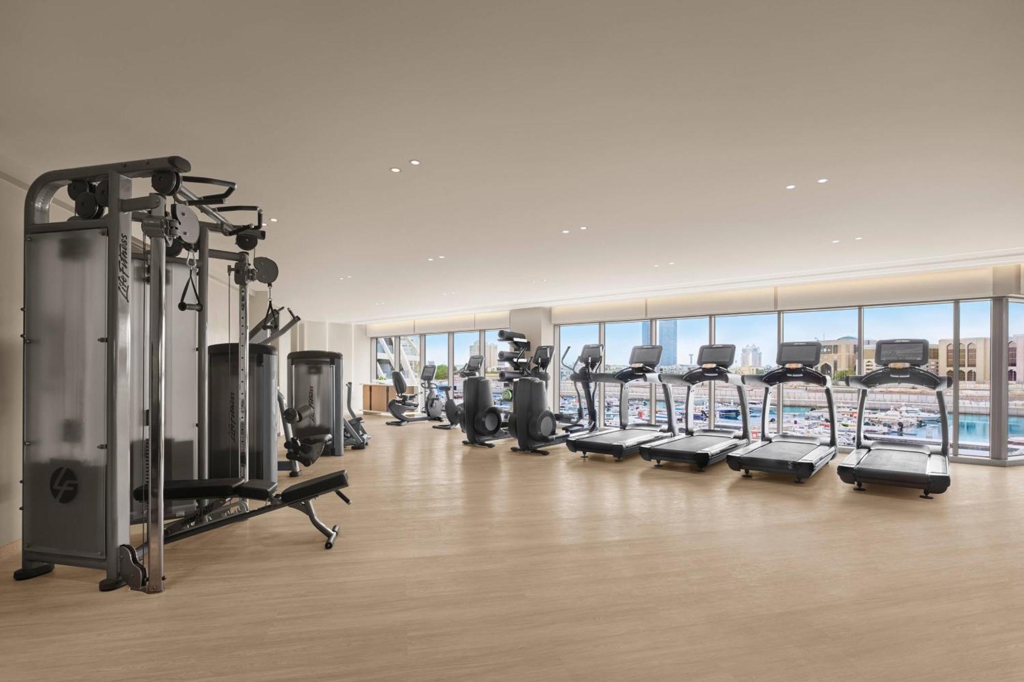 阿布扎比伊迪逊酒店 外观 照片 The gym at The Ivy