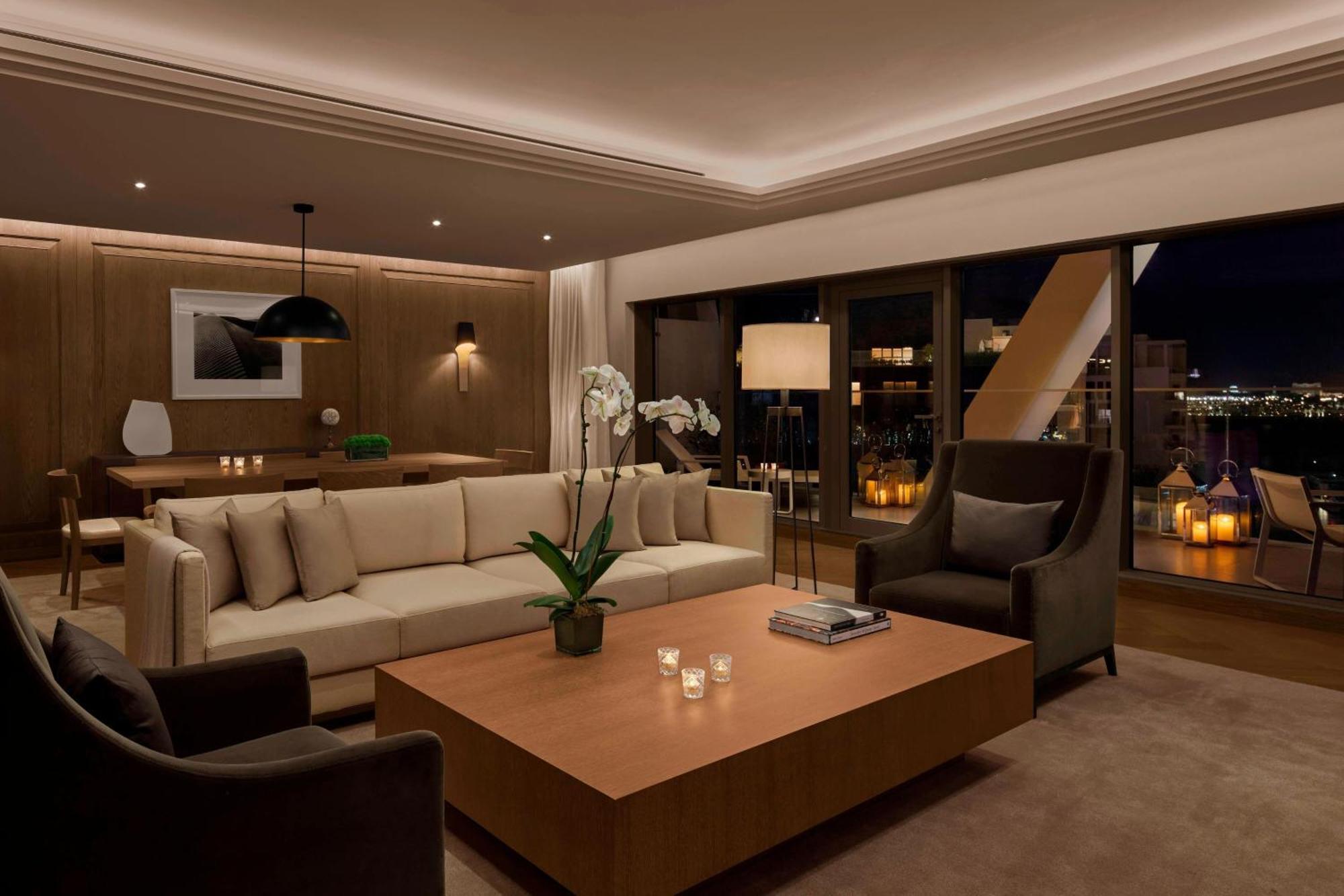 阿布扎比伊迪逊酒店 外观 照片 The living room of a suite at the Mandarin Oriental, Bangkok