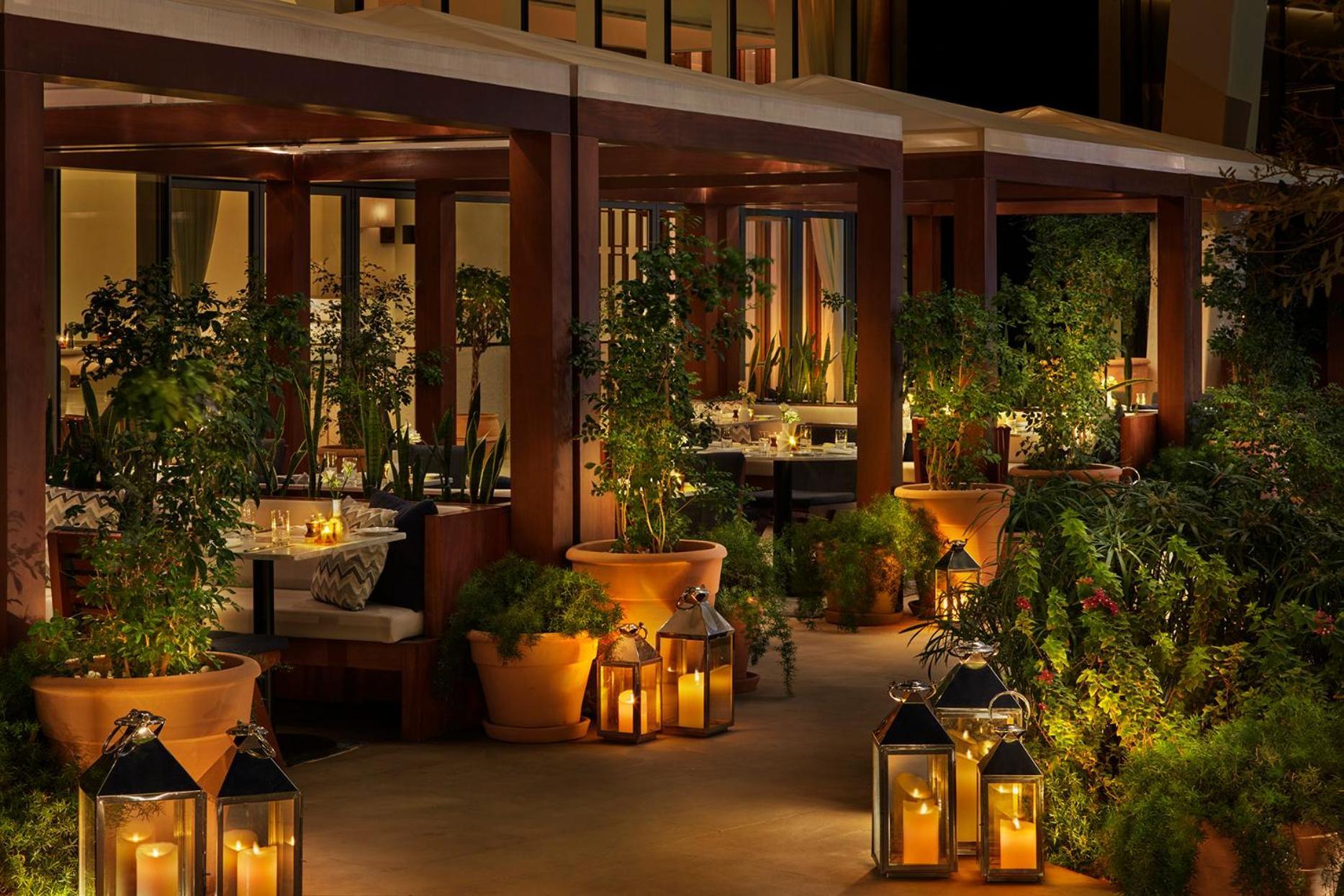 阿布扎比伊迪逊酒店 外观 照片 The patio at the Mirage