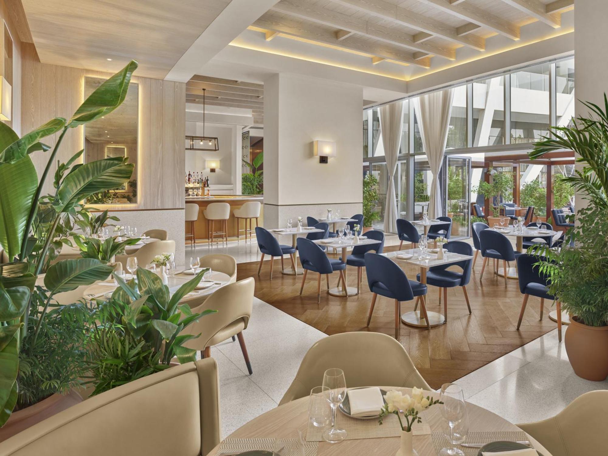 阿布扎比伊迪逊酒店 外观 照片 The restaurant