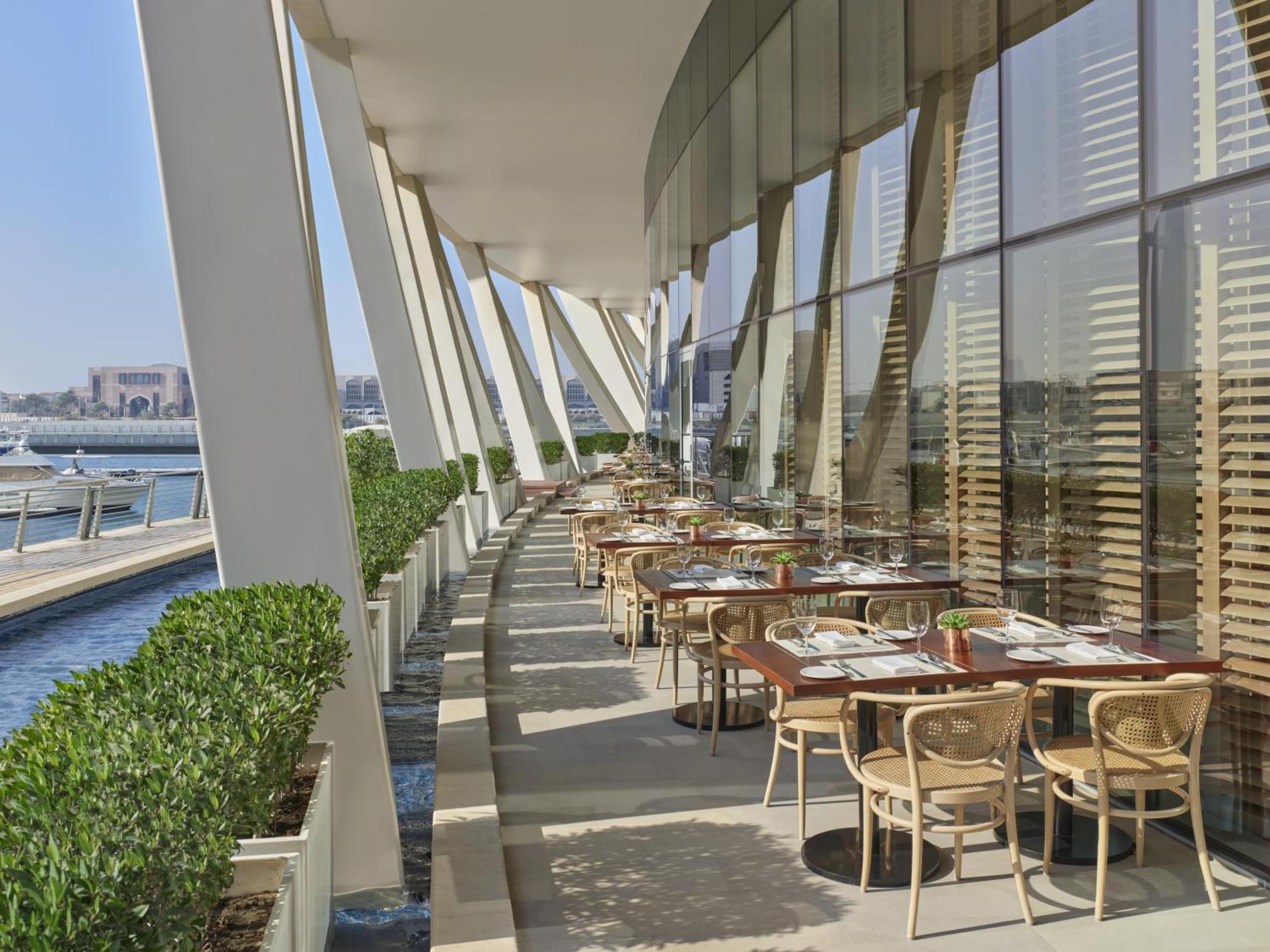 阿布扎比伊迪逊酒店 外观 照片 The Terrace